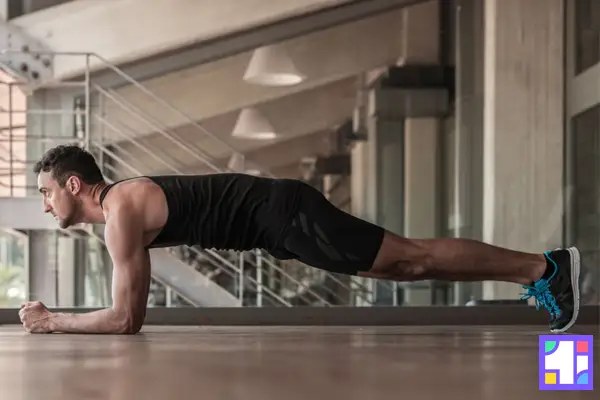 حرکت پلانک منجر به تقویت دسته ای از عضلات از جمله کمر می شود.